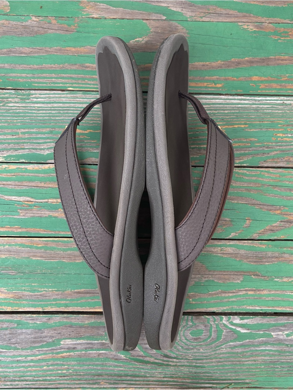 OluKai OHANA Womens Sz 8 Slip On Thong Sandals Brown Flip Flop Beach Summer - Picture 16 of 16